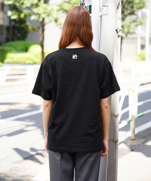 FILA(フィラ)の「FILA/フィラ×BE:FIRST/ビーファースト S/S TEE Tシャツ(Tシャツ/カットソー・メンズ・グレー/ピンク/ホワイト/ブラック・M/L)」の6枚目の写真