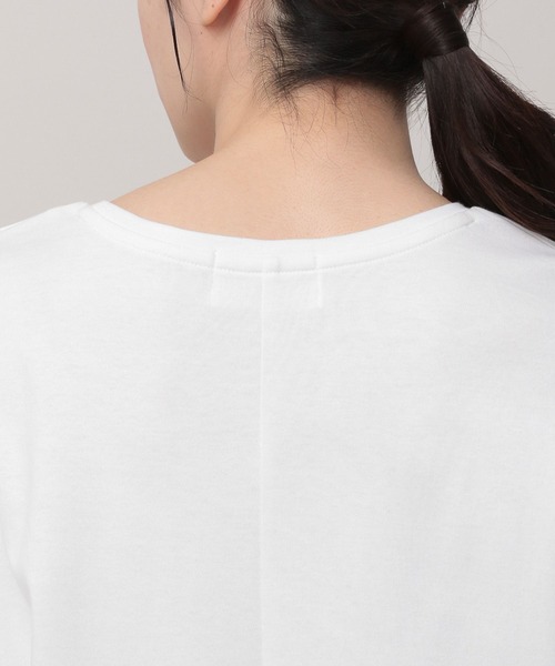 Elura(エルーラ)の「サマ見えリラックスロゴTシャツ(Tシャツ/カットソー・レディース・グレー/ホワイト/ブラック/ホワイト系その他6・MEDIUM/LARGE/SMALL)」の13枚目の写真