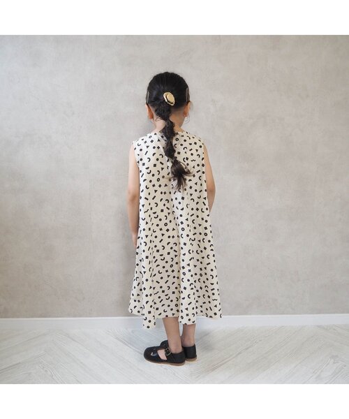 BREEZE（ブリーズ）の「【カラフル/花柄・ストラップ】総柄フレアワンピース（ワンピース・キッズ・ブラック/ブルー/オフホワイト/サックスブルー/オレンジ/ピンク/ダークブラウン・130/140/90/110/80/100/120）」の19枚目の写真