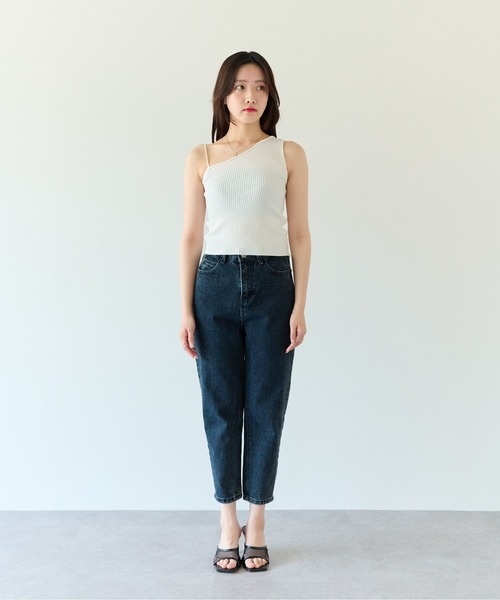 ECRIRE(エクリール)の「コーデのアクセントに。アシンメトリーリブタンクトップ(タンクトップ・レディース・ブラック/オフホワイト/ブルー・フリー)」の8枚目の写真