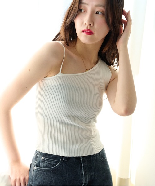 ECRIRE(エクリール)の「コーデのアクセントに。アシンメトリーリブタンクトップ(タンクトップ・レディース・ブラック/オフホワイト/ブルー・フリー)」の13枚目の写真