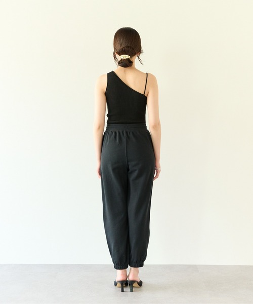 ECRIRE(エクリール)の「コーデのアクセントに。アシンメトリーリブタンクトップ(タンクトップ・レディース・ブラック/オフホワイト/ブルー・フリー)」の14枚目の写真