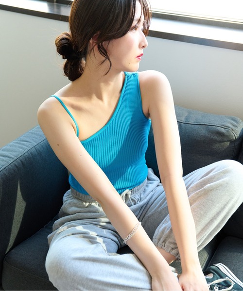 ECRIRE(エクリール)の「コーデのアクセントに。アシンメトリーリブタンクトップ(タンクトップ・レディース・ブラック/オフホワイト/ブルー・フリー)」の18枚目の写真