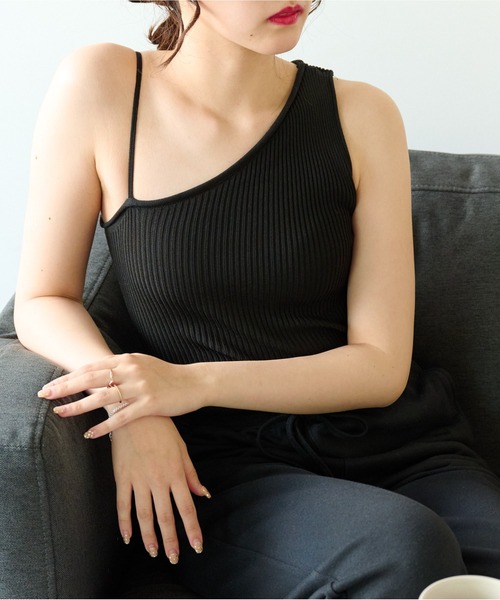 ECRIRE(エクリール)の「コーデのアクセントに。アシンメトリーリブタンクトップ(タンクトップ・レディース・ブラック/オフホワイト/ブルー・フリー)」の19枚目の写真