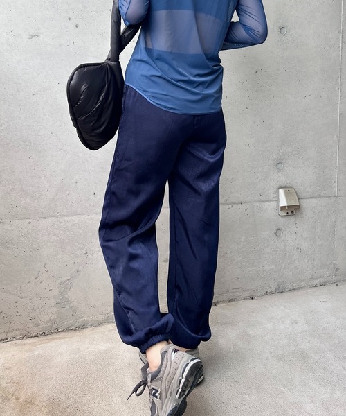 y/m by RIKA（イムバイリカ）の「サテンジョガーパンツ（その他パンツ・レディース・ブラック/アイボリー/ネイビー・FREE）」の16枚目の写真