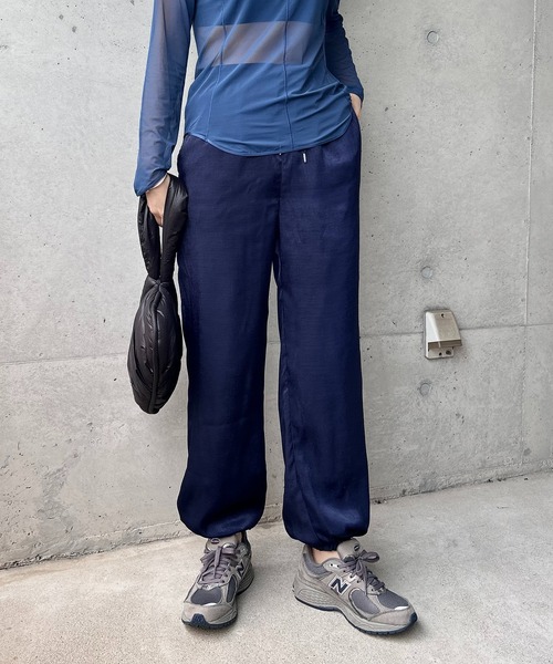 y/m by RIKA（イムバイリカ）の「サテンジョガーパンツ（その他パンツ・レディース・ブラック/アイボリー/ネイビー・FREE）」の8枚目の写真