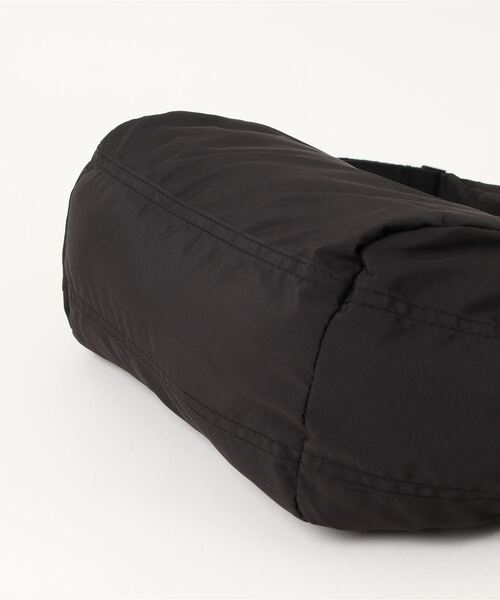 BARELY BLUE(ベアリーブルー)の「【 BARELY BLUE / ベアリーブルー 】 ライト ワンショルダーバッグ(ショルダーバッグ・レディース・ブラック/アイボリー・FREE)」の4枚目の写真