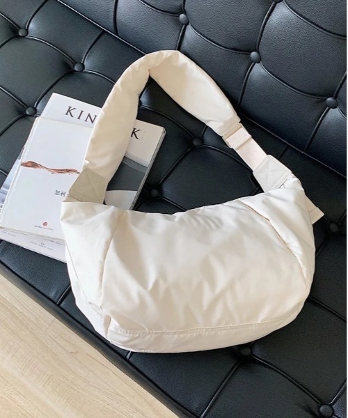 BARELY BLUE(ベアリーブルー)の「【 BARELY BLUE / ベアリーブルー 】 ライト ワンショルダーバッグ(ショルダーバッグ・レディース・ブラック/アイボリー・FREE)」の5枚目の写真