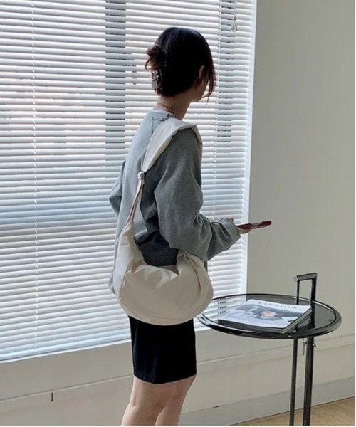 BARELY BLUE(ベアリーブルー)の「【 BARELY BLUE / ベアリーブルー 】 ライト ワンショルダーバッグ(ショルダーバッグ・レディース・ブラック/アイボリー・FREE)」の10枚目の写真