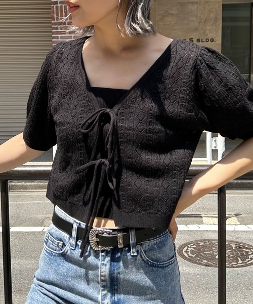 INGNI(イング)の「パターンメッシュフロントリボンニットカーデ+キャミアンサンブル(アンサンブル・レディース・オフホワイト/ブラック/ピンク・M)」の3枚目の写真