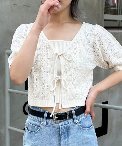 INGNI(イング)の「パターンメッシュフロントリボンニットカーデ+キャミアンサンブル(アンサンブル・レディース・オフホワイト/ブラック/ピンク・M)」の10枚目の写真