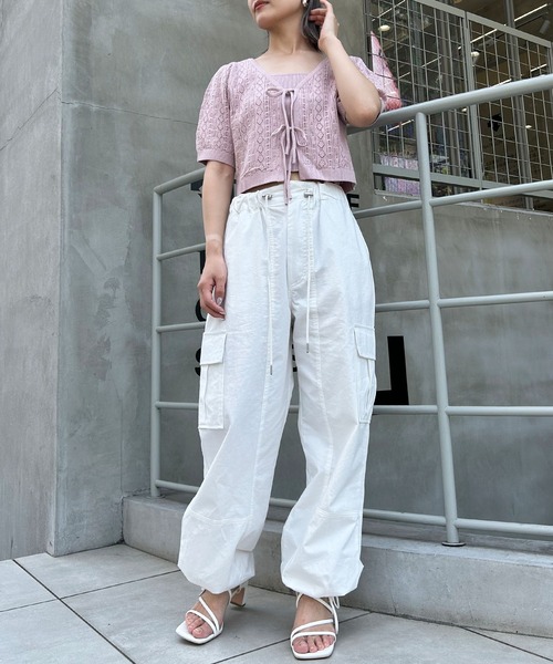 INGNI(イング)の「パターンメッシュフロントリボンニットカーデ+キャミアンサンブル(アンサンブル・レディース・オフホワイト/ブラック/ピンク・M)」の15枚目の写真