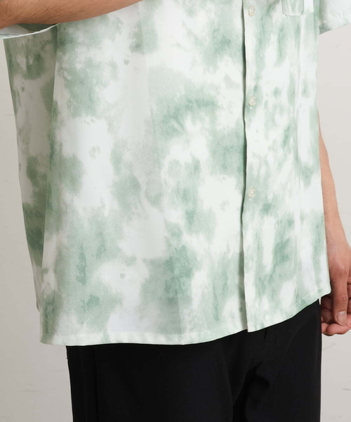 a.v.v（アーヴェヴェ）の「【接触冷感/速乾】ムラ染風プリントシャツ(五分袖)（シャツ/ブラウス・メンズ・ライトブルー/グリーン・48/46）」の11枚目の写真