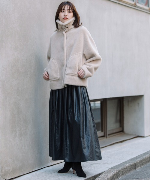 Munich（ミューニック）の「ウールシープボアムートンボンバージャケット（ムートンコート・レディース・ダークグレー/ライトベージュ/ベージュ・FREE）」の13枚目の写真