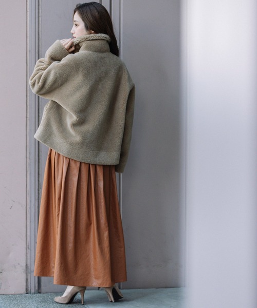 Munich（ミューニック）の「ウールシープボアムートンボンバージャケット（ムートンコート・レディース・ダークグレー/ライトベージュ/ベージュ・FREE）」の20枚目の写真