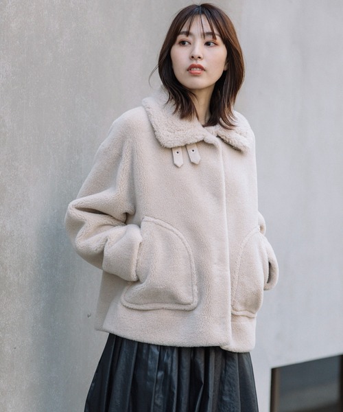 Munich（ミューニック）の「ウールシープボアムートンボンバージャケット（ムートンコート・レディース・ダークグレー/ライトベージュ/ベージュ・FREE）」の11枚目の写真