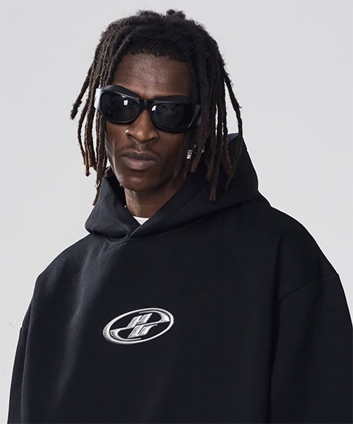 HARSH AND CRUEL（ハーシュアンドクルーエル）の「メタリックロゴ プルオーバーパーカ HC23W3TP03【Harsh and Cruel】（パーカー・メンズ・ブラック・L/XL/M）」の6枚目の写真