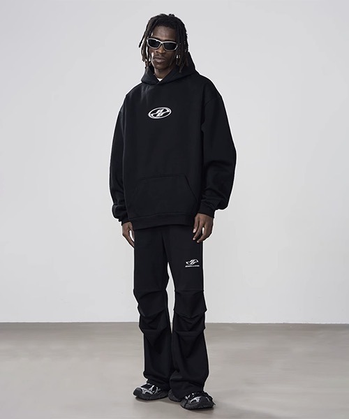 HARSH AND CRUEL（ハーシュアンドクルーエル）の「メタリックロゴ プルオーバーパーカ HC23W3TP03【Harsh and Cruel】（パーカー・メンズ・ブラック・L/XL/M）」の8枚目の写真