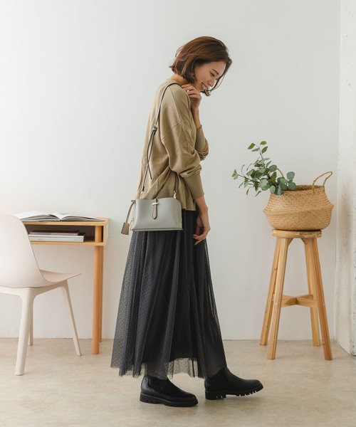 RODE SKO（ロデスコ）の「チャーム付ヨコナガショルダーバッグ（ショルダーバッグ・レディース・アイボリー/ブラック系その他/ライトグレー・ONE）」の4枚目の写真