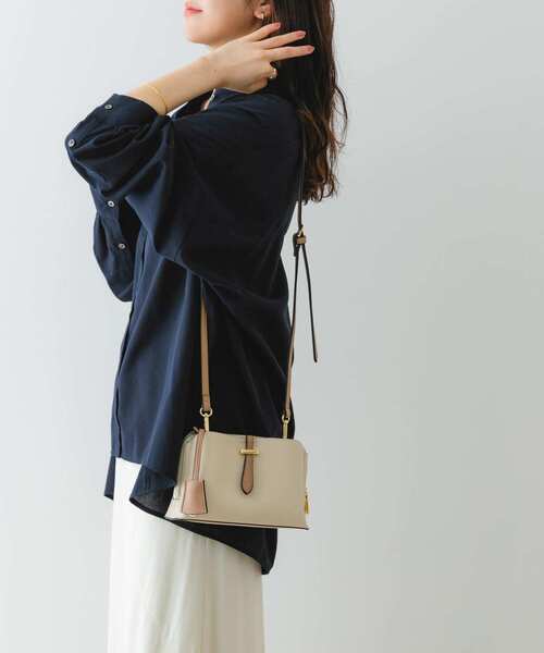 RODE SKO（ロデスコ）の「チャーム付ヨコナガショルダーバッグ（ショルダーバッグ・レディース・アイボリー/ブラック系その他/ライトグレー・ONE）」の14枚目の写真