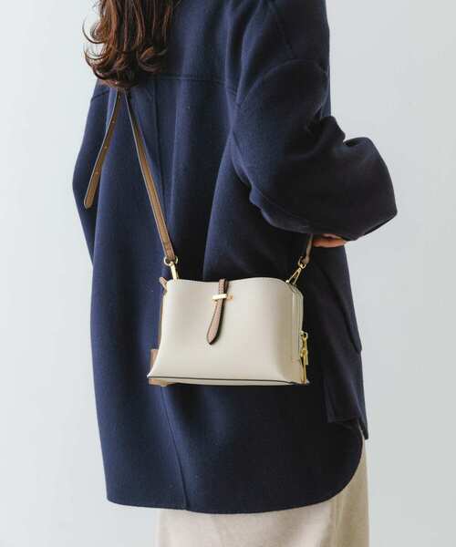 RODE SKO（ロデスコ）の「チャーム付ヨコナガショルダーバッグ（ショルダーバッグ・レディース・アイボリー/ブラック系その他/ライトグレー・ONE）」の7枚目の写真