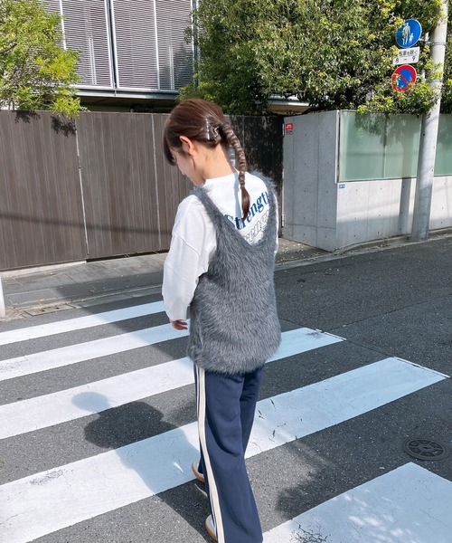 AS KNOW AS plus(アズノゥアズプラス)の「☆フェザーヤーンVネックベスト(ベスト・レディース・キナリ/チャコールグレー/ブルー・FREE)」の8枚目の写真