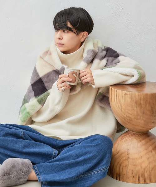 BIRTHDAY BAR(バースデイバー)の「JOliJOli ファーリーブランケット 2WAY(ブランケット・レディース・ブルー/グリーン・フリー)」の2枚目の写真