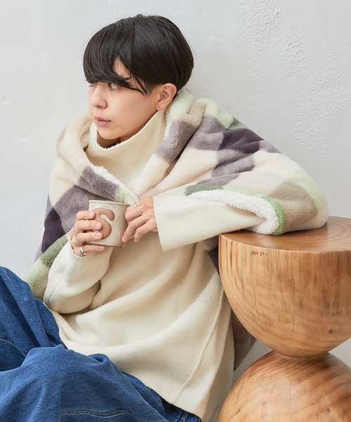 BIRTHDAY BAR(バースデイバー)の「JOliJOli ファーリーブランケット 2WAY(ブランケット・レディース・ブルー/グリーン・フリー)」の3枚目の写真