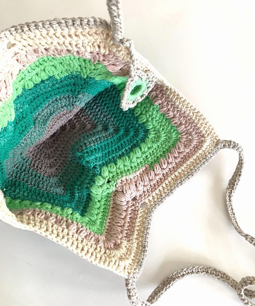 Q（キュー）の「グラデーションマクラメ肩入れバッグ（ハンドバッグ・レディース・オレンジ/エメラルド・ONE SIZE）」の6枚目の写真