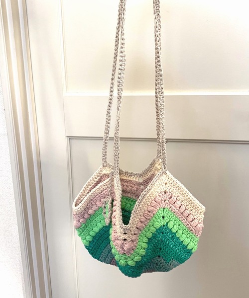 Q（キュー）の「グラデーションマクラメ肩入れバッグ（ハンドバッグ・レディース・オレンジ/エメラルド・ONE SIZE）」の5枚目の写真