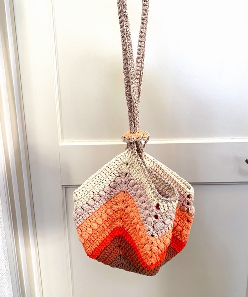 Q（キュー）の「グラデーションマクラメ肩入れバッグ（ハンドバッグ・レディース・オレンジ/エメラルド・ONE SIZE）」の11枚目の写真
