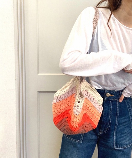 Q（キュー）の「グラデーションマクラメ肩入れバッグ（ハンドバッグ・レディース・オレンジ/エメラルド・ONE SIZE）」の17枚目の写真