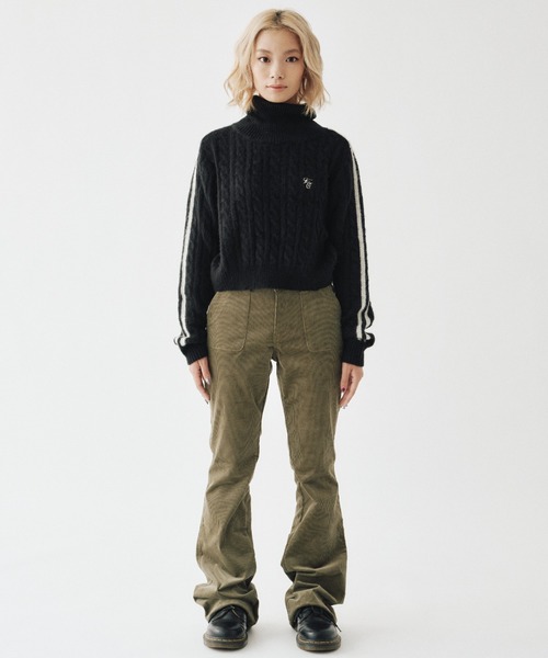 FCMM(エフシーエムエム)の「【日本限定アイテム】LINED CABLE KNIT SWEATER/ラインケーブルニットセーター(ニット/セーター・レディース・アイボリー/ブラック/グレー・MEDIUM/SMALL)」の6枚目の写真