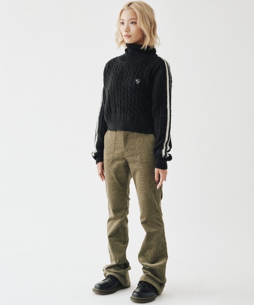 FCMM(エフシーエムエム)の「【日本限定アイテム】LINED CABLE KNIT SWEATER/ラインケーブルニットセーター(ニット/セーター・レディース・アイボリー/ブラック/グレー・MEDIUM/SMALL)」の7枚目の写真