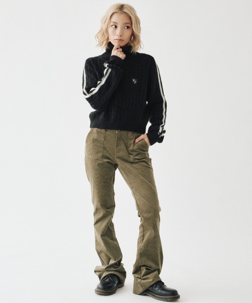 FCMM(エフシーエムエム)の「【日本限定アイテム】LINED CABLE KNIT SWEATER/ラインケーブルニットセーター(ニット/セーター・レディース・アイボリー/ブラック/グレー・MEDIUM/SMALL)」の8枚目の写真