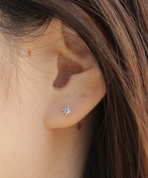 Peony(ピオニー)の「【Peony/ピオニー】/キラキラモチーフ ワンポイントピアス(ピアス(片耳用)・レディース・E/B/C/D/F/A・FREE)」の4枚目の写真