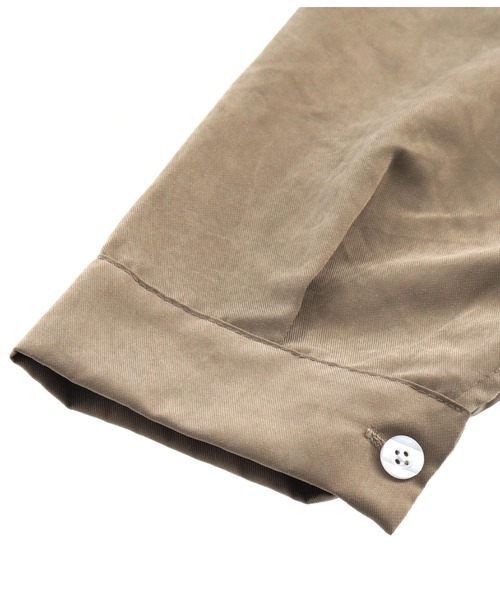 LATINA（ラティーナ）の「裾ツイスト ピーチスキン 抜き襟 シャツ 長袖（シャツ/ブラウス・レディース・グレー・FREE）」の13枚目の写真