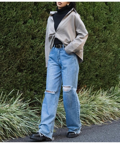 LATINA（ラティーナ）の「裾ツイスト ピーチスキン 抜き襟 シャツ 長袖（シャツ/ブラウス・レディース・グレー・FREE）」の6枚目の写真