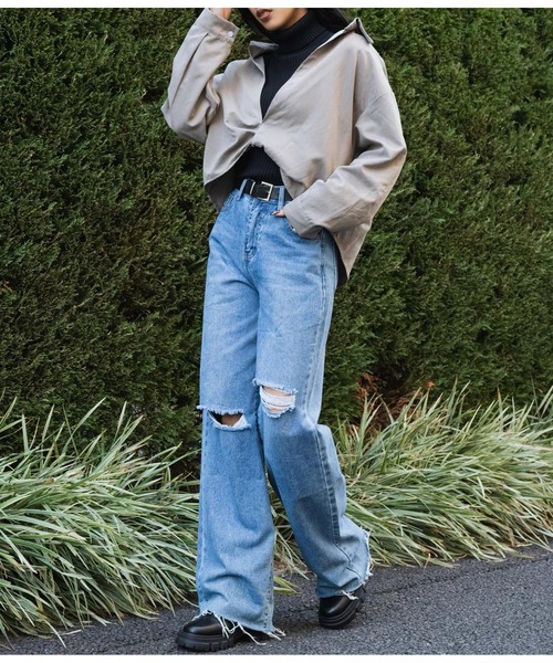 LATINA（ラティーナ）の「裾ツイスト ピーチスキン 抜き襟 シャツ 長袖（シャツ/ブラウス・レディース・グレー・FREE）」の7枚目の写真