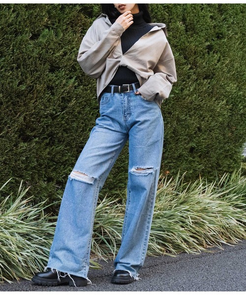 LATINA（ラティーナ）の「裾ツイスト ピーチスキン 抜き襟 シャツ 長袖（シャツ/ブラウス・レディース・グレー・FREE）」の5枚目の写真