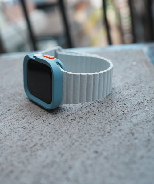 zandy（ズィーアンドワイ）の「zandy ズィーアンドワイ Apple Watch ケース＆ベルトセット マットタイプ【スクエアソフトフレーム】 アップルウォッチカバー& レザーループ 皮革ベルト /// set1（デジタル腕時計・メンズ・レッド系その他/オレンジ系その他/イエロー× ブルー/ブラック×ブラック/グリーン/ネイビー/ブルーグレー/ウッド/ラスタ/ブラック×レッド/ホワイト×ブルー/クリア/ブラウン系その他・S/M）」の2枚目の写真