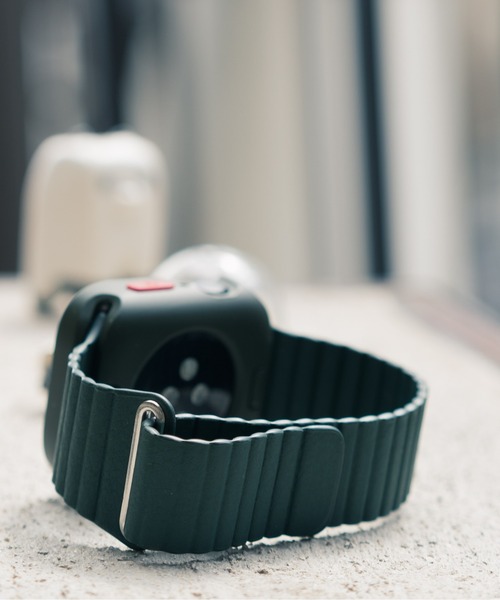 zandy（ズィーアンドワイ）の「zandy ズィーアンドワイ Apple Watch ケース＆ベルトセット マットタイプ【スクエアソフトフレーム】 アップルウォッチカバー& レザーループ 皮革ベルト /// set1（デジタル腕時計・メンズ・レッド系その他/オレンジ系その他/イエロー× ブルー/ブラック×ブラック/グリーン/ネイビー/ブルーグレー/ウッド/ラスタ/ブラック×レッド/ホワイト×ブルー/クリア/ブラウン系その他・S/M）」の16枚目の写真