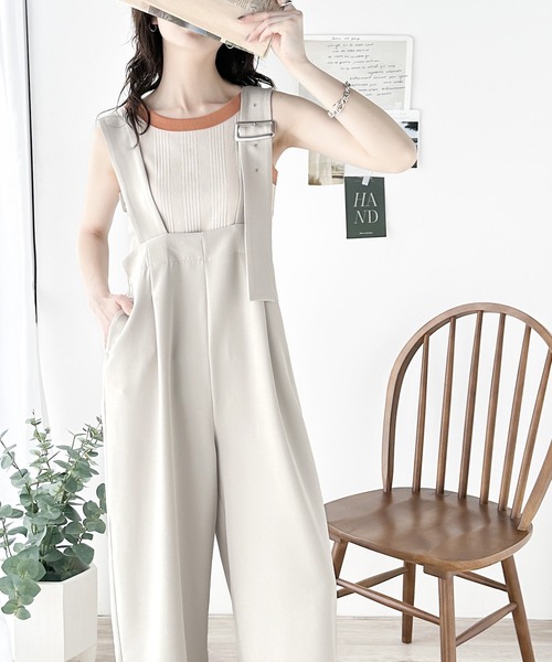 classicalelf(クラシカルエルフ)の「大人のワイドストレート。アシメバックルベルトサロペット(サロペット/オーバーオール・レディース・アイボリー/ブラック/チャコールグレー・LARGE/SMALL/X-LARGE/MEDIUM)」の16枚目の写真