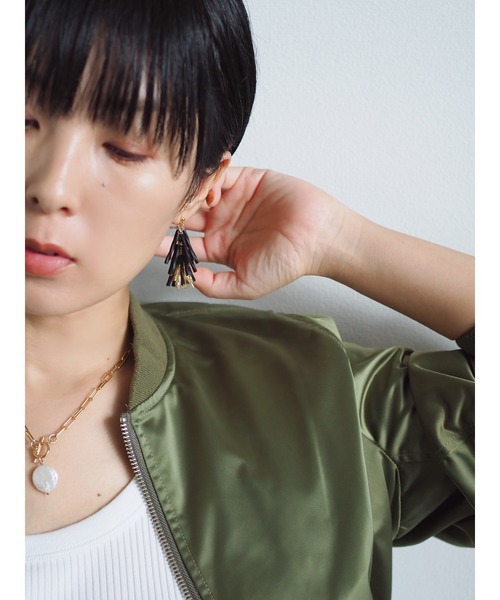 tone(トーン)の「【kanade】ブラックタッセルピアス(MA)(ピアス(両耳用)・レディース・ブラック・FREE)」の4枚目の写真
