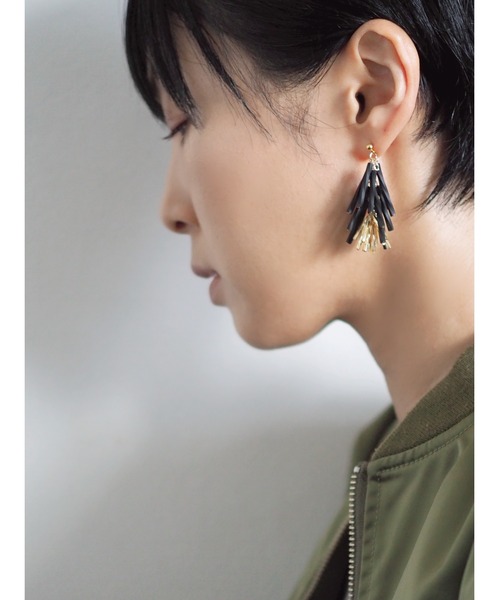 tone(トーン)の「【kanade】ブラックタッセルピアス(MA)(ピアス(両耳用)・レディース・ブラック・FREE)」の5枚目の写真