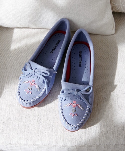 Minnetonka（ミネトンカ）の「【MINNETONKA/ミネトンカ】 THUNDERBIRD ANIMIKI  / サンダーバード アニミキビーズ刺繍モカシン（モカシン/デッキシューズ・レディース・ブラック/グレー/ベージュ/ブラウン/ブルー/シルバー/ピンク・5/5h/6/6h/7/7h/8/9）」の5枚目の写真