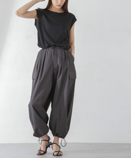 Russell Athletic(ラッセルアスレティック)の「RUSSELL ATHLETIC/ Ripstop Stretch Nylon Cargo(カーゴパンツ・レディース・ブラック/オフホワイト・M)」の2枚目の写真
