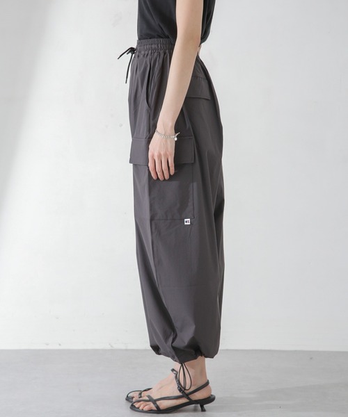 Russell Athletic(ラッセルアスレティック)の「RUSSELL ATHLETIC/ Ripstop Stretch Nylon Cargo(カーゴパンツ・レディース・ブラック/オフホワイト・M)」の16枚目の写真