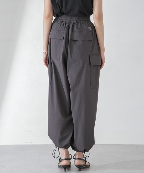 Russell Athletic(ラッセルアスレティック)の「RUSSELL ATHLETIC/ Ripstop Stretch Nylon Cargo(カーゴパンツ・レディース・ブラック/オフホワイト・M)」の17枚目の写真