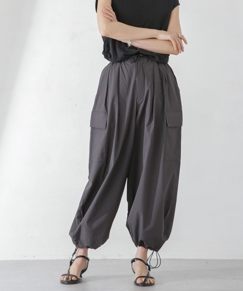Russell Athletic(ラッセルアスレティック)の「RUSSELL ATHLETIC/ Ripstop Stretch Nylon Cargo(カーゴパンツ・レディース・ブラック/オフホワイト・M)」の3枚目の写真